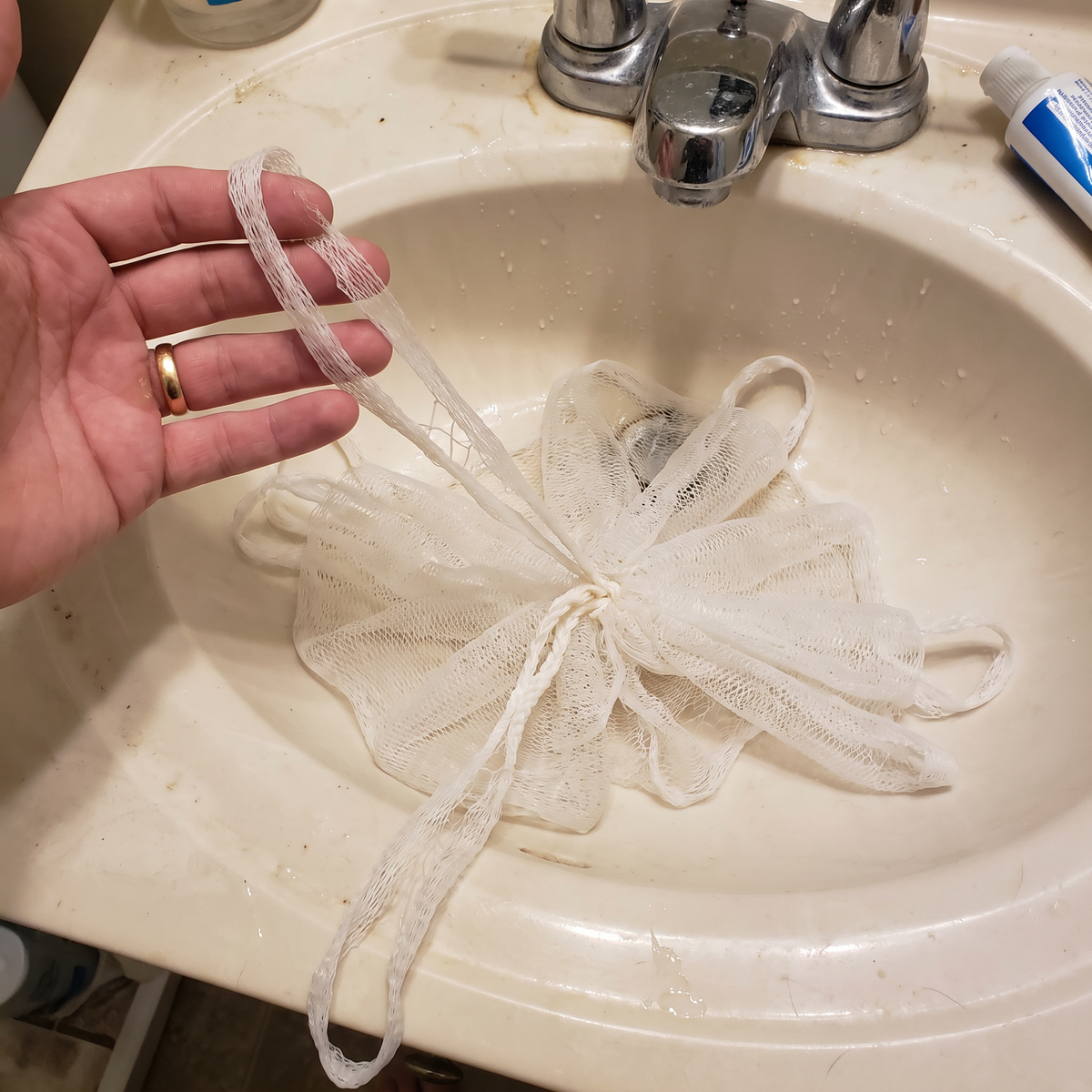 Loofah and shower tool comparison